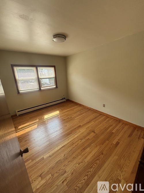 613 Jackson Avenue 2 Beds Apartment for Rent - Photo gallery 4
