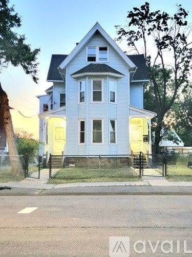 49 Williams St 3 Beds Apartment for Rent