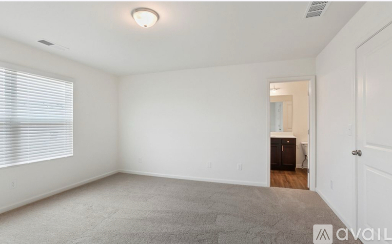 235 Grand Central Way Studio Townhouse for Rent - Photo gallery 3