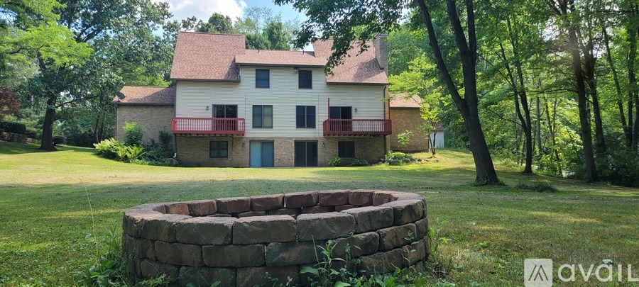 81 Mount Pleasant Road 3 Beds Single Family Home for Rent - Photo gallery 2