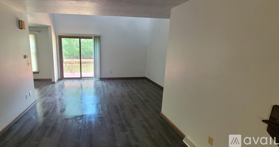 81 Mount Pleasant Road 3 Beds Single Family Home for Rent - Photo gallery 4