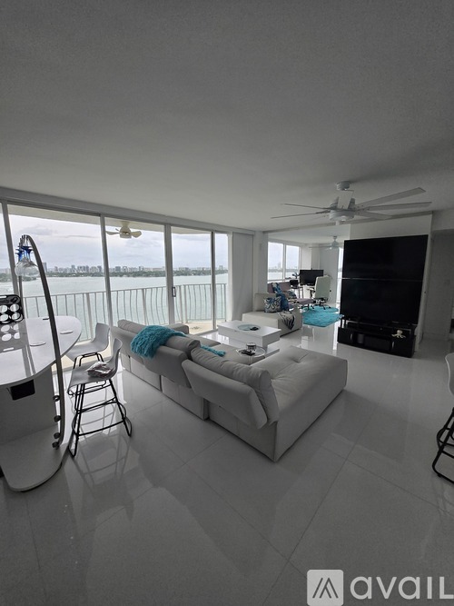 7601 East Treasure Drive 2 Beds Apartment for Rent - Photo gallery 2