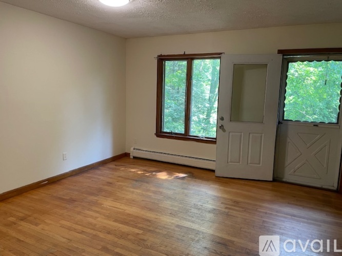 10 Raymond Drive 3 Beds Single Family Home for Rent - Photo gallery 3