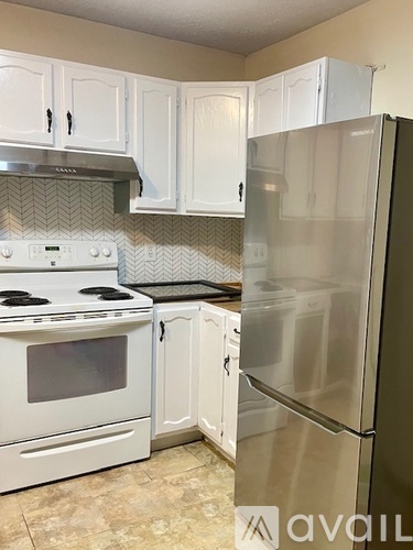 10 Raymond Drive 3 Beds Single Family Home for Rent - Photo gallery 5