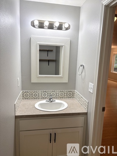 466 Corinne Drive 3 Beds Single Family Home for Rent - Photo gallery 5
