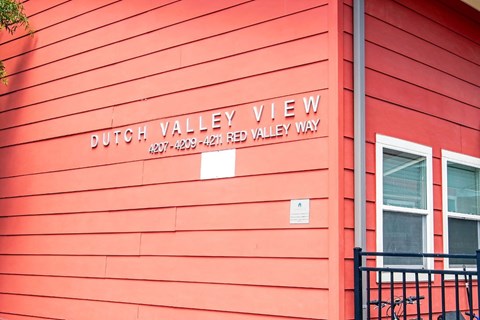 Red Valley Way 3 Beds Apartment for Rent