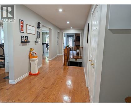 45 CASWELL Drive Unit# Upper 3 Beds House for Rent - Photo gallery 2