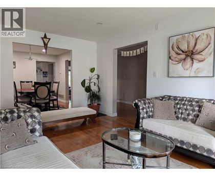45 CASWELL Drive Unit# Upper 3 Beds House for Rent - Photo gallery 4