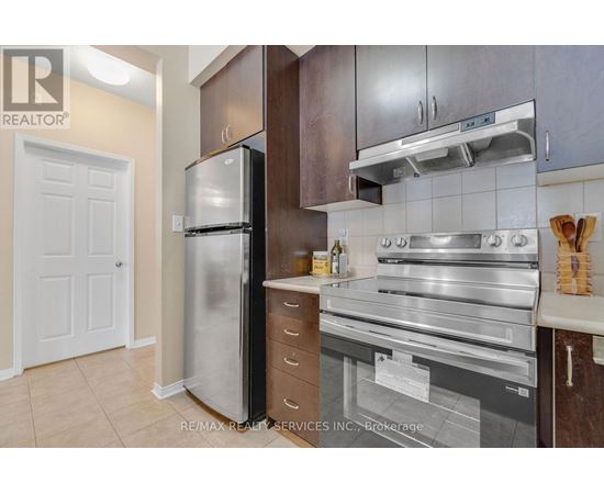 A kitchen with a stainless steel refrigerator and oven.