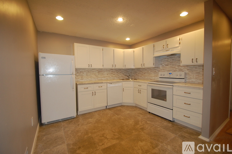 66 Canterbury Court 3 Beds Condo for Rent - Photo gallery 3