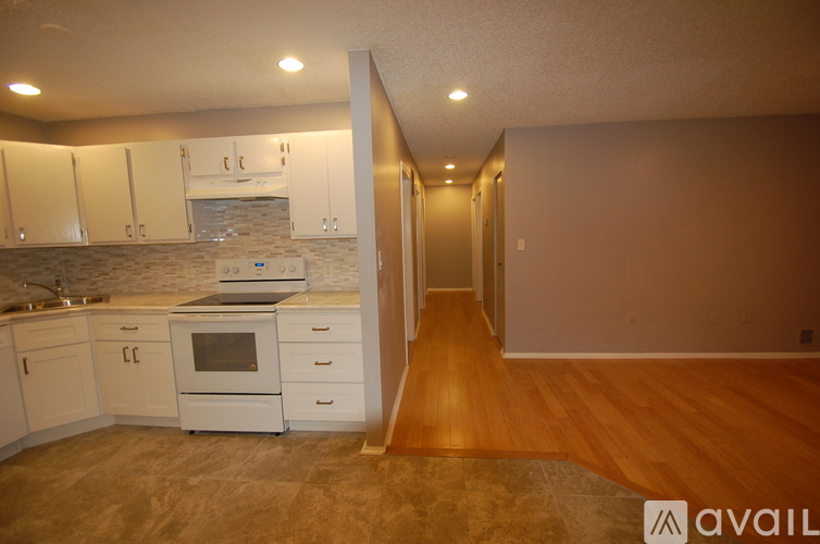 66 Canterbury Court 3 Beds Condo for Rent - Photo gallery 4