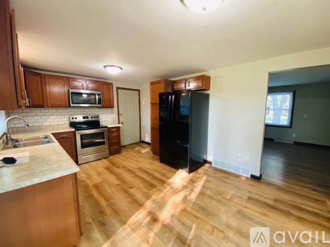 Regina St 4 Beds Apartment for Rent - Photo gallery 4