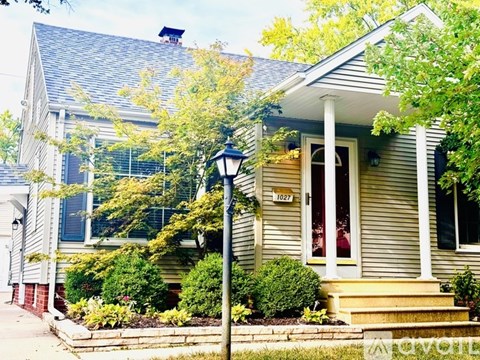 1027 E Elmhurst Ave 3 Beds Apartment for Rent