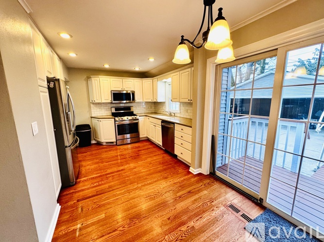 1027 E Elmhurst Ave 3 Beds Single Family Home for Rent - Photo gallery 2