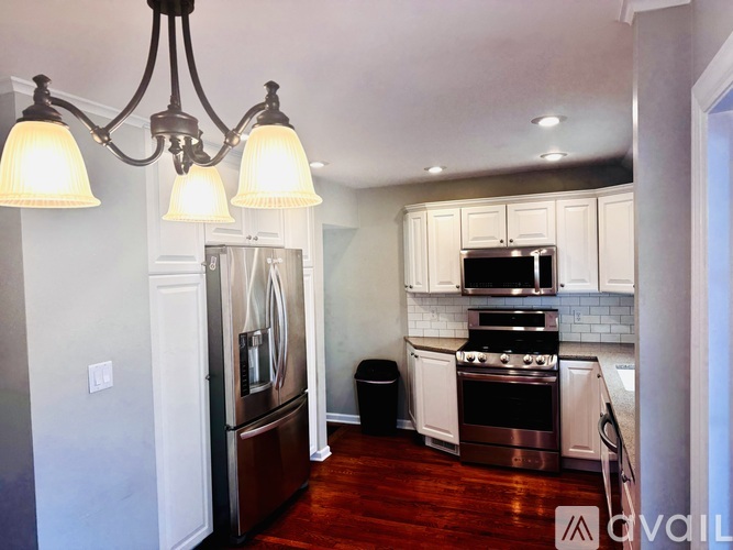 1027 E Elmhurst Ave 3 Beds Single Family Home for Rent - Photo gallery 3