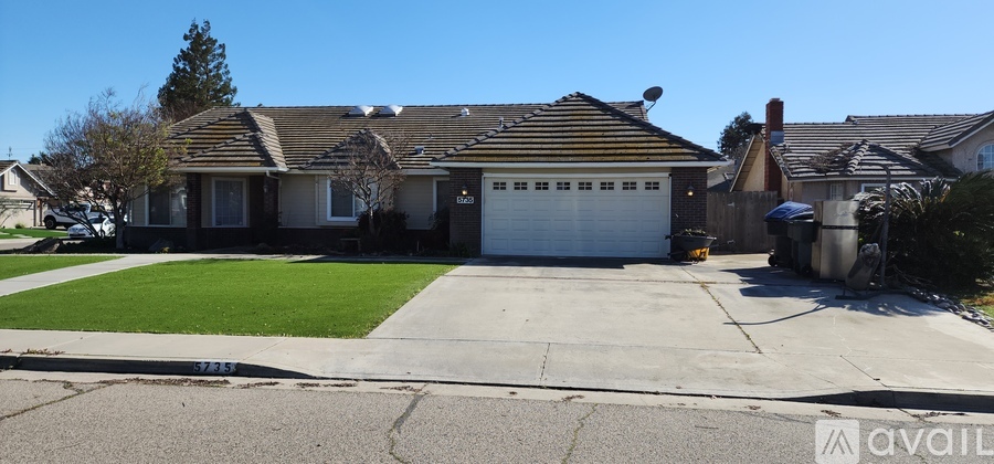 5735 West Cambridge Avenue 4 Beds Single Family Home for Rent - Photo gallery 5