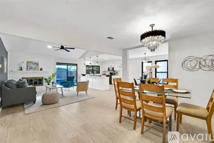 810 East Timberview Lane 3 Beds Single Family Home for Rent - Photo gallery 3