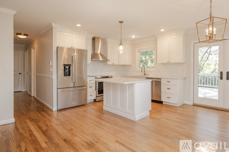 502 Stonewall Avenue 4 Beds Single Family Home for Rent - Photo gallery 2