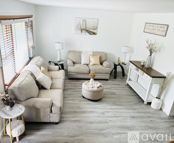 Meadow Lane 4 Beds Single Family Home for Rent - Photo gallery 2