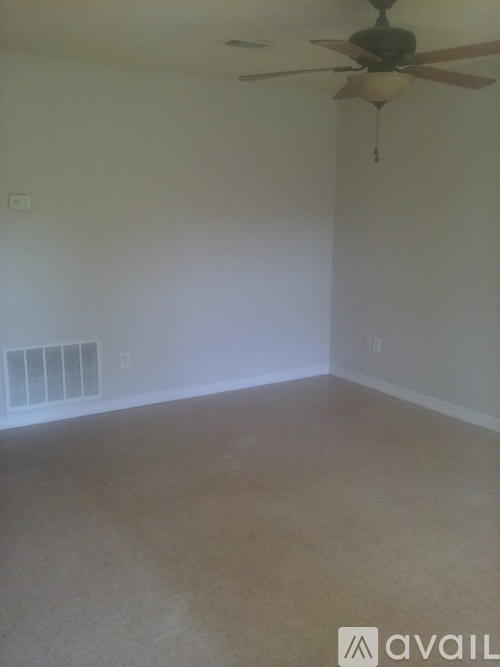 1221 Oak St 3 Beds Single Family Home for Rent - Photo gallery 3