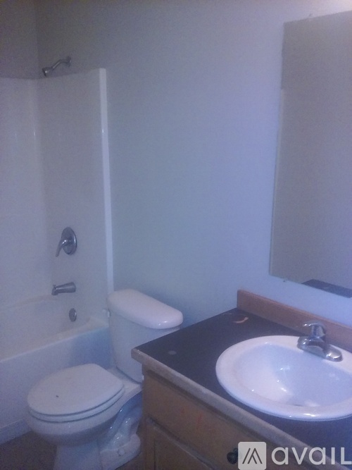 1221 Oak St 3 Beds Single Family Home for Rent - Photo gallery 5