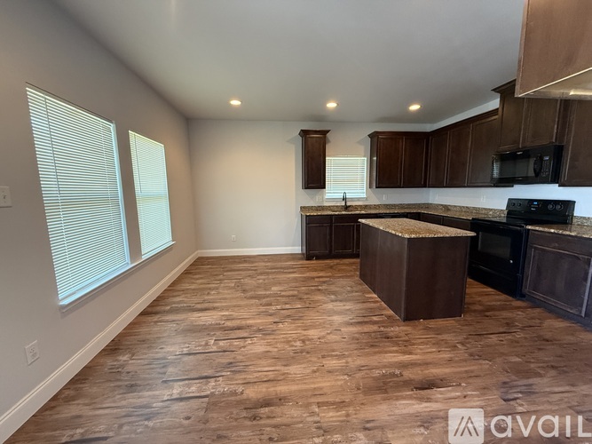 4705 Henry St 3 Beds Single Family Home for Rent - Photo gallery 3