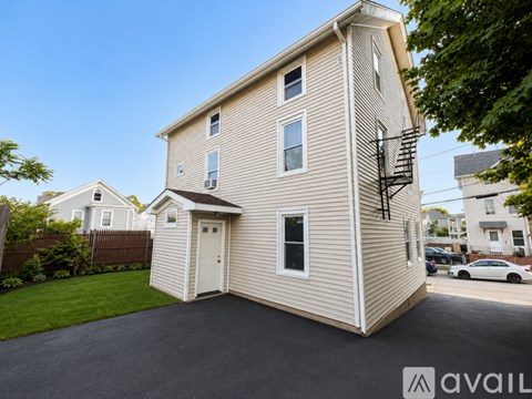 45 Fuller Ave 3 Beds Apartment for Rent