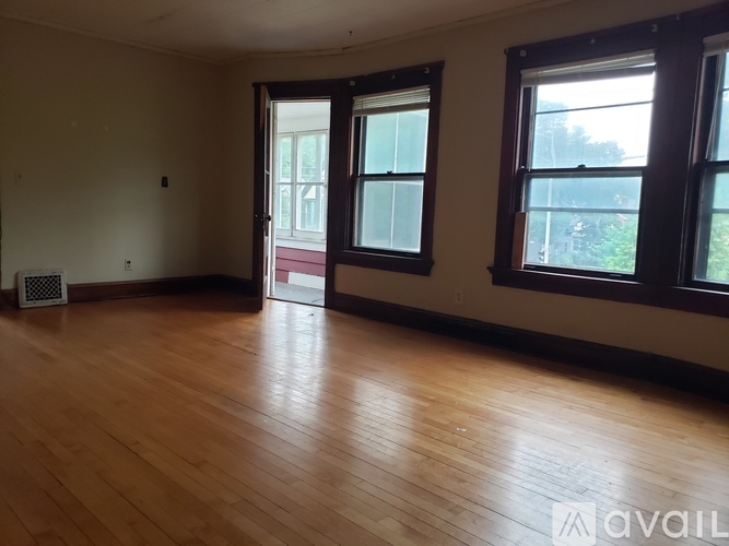 1105 E Gorham St 2 Beds Apartment for Rent - Photo gallery 2