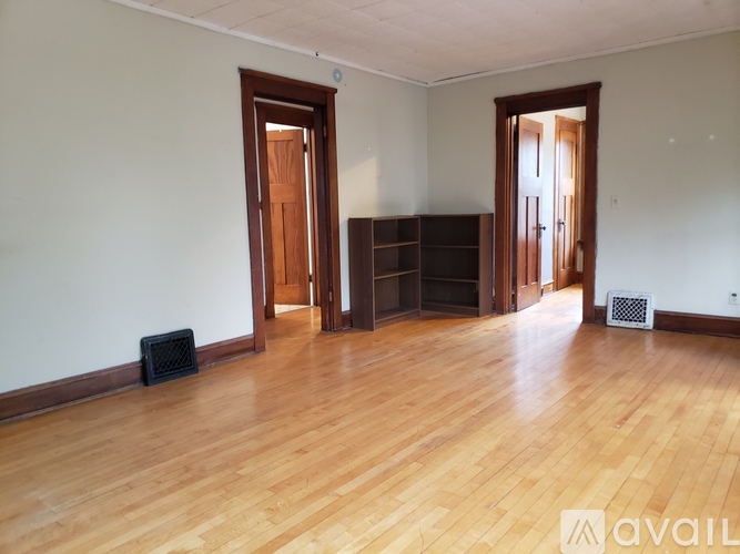 1105 E Gorham St 2 Beds Apartment for Rent - Photo gallery 3
