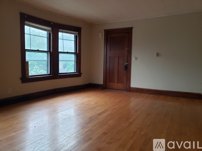 1105 E Gorham St 2 Beds Apartment for Rent - Photo gallery 4