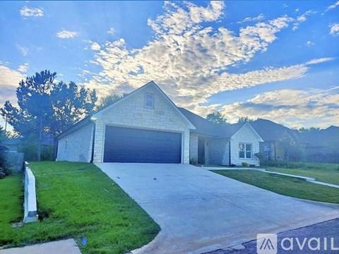 805 Woodridge Cir 4 Beds Apartment for Rent