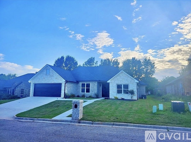 805 Woodridge Cir 4 Beds Single Family Home for Rent - Photo gallery 3