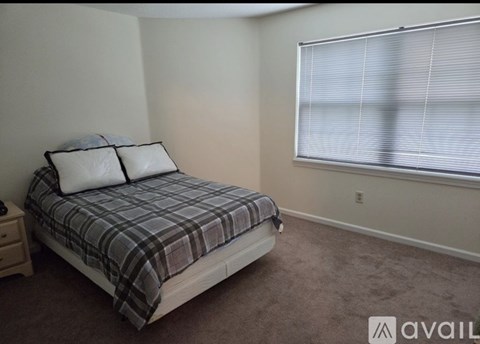 37 Crystal Lane 2 Beds Apartment for Rent