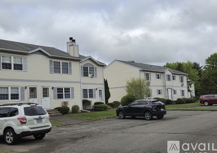37 Crystal Lane 2 Beds Townhouse for Rent - Photo gallery 3