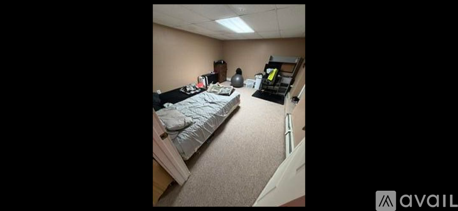 33 Oak Hill Drive 4 Beds Single Family Home for Rent - Photo gallery 1