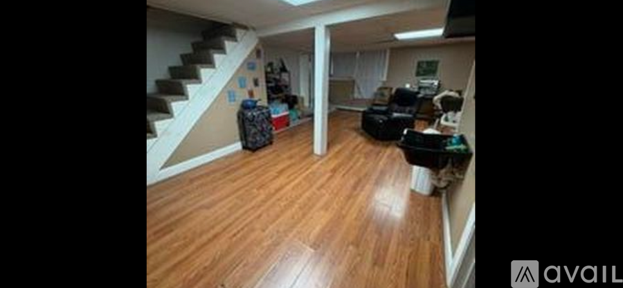33 Oak Hill Drive 4 Beds Single Family Home for Rent - Photo gallery 2