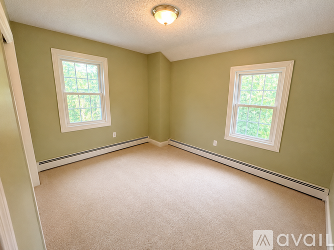 33 Oak Hill Drive 4 Beds Single Family Home for Rent - Photo gallery 3