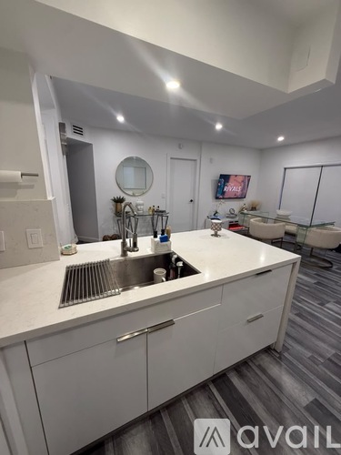 9340 Fontainebleau Boulevard 3 Beds Condo for Rent - Photo gallery 4
