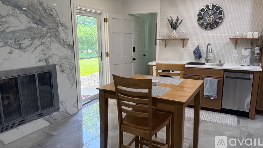 607 North Almond Drive 1 Apartment for Rent - Photo gallery 2