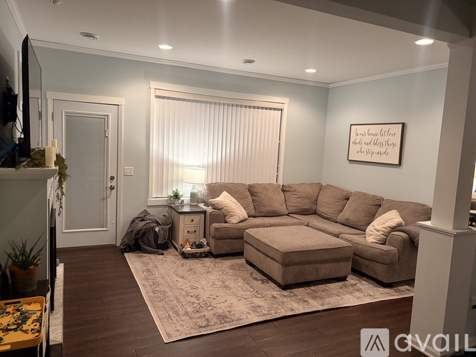 20 Pleasant View Court 4 Beds Single Family Home for Rent - Photo gallery 5