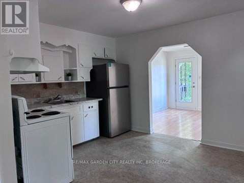 1 - 131 LYONS AVENUE 2 Beds Apartment for Rent