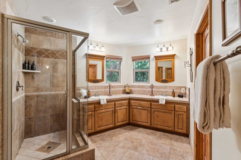 163 Fairway Dr. 5 Beds Apartment for Rent