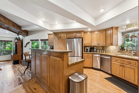 163 Fairway Dr. 5 Beds Apartment for Rent