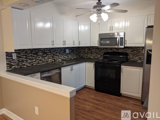 19 Oakridge Drive 2 Beds Condo for Rent - Photo gallery 1