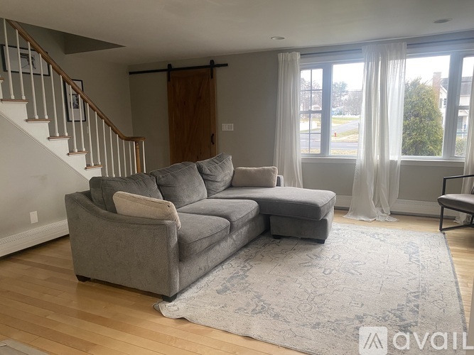 68 Robbins Avenue 3 Beds Single Family Home for Rent - Photo gallery 4