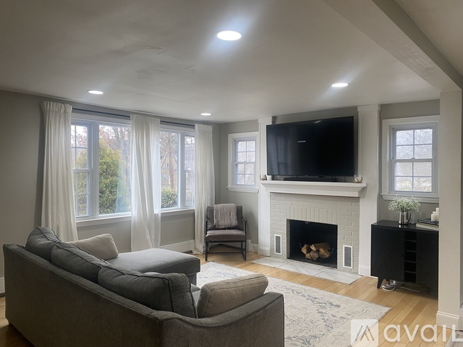 68 Robbins Avenue 3 Beds Single Family Home for Rent - Photo gallery 5