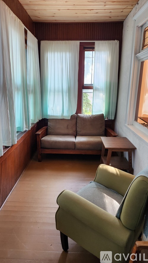 942 Rose Avenue East 2 Beds Condo for Rent - Photo gallery 2