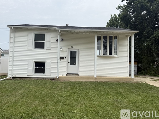 220 Healy Avenue 4 Beds Single Family Home for Rent - Photo gallery 1