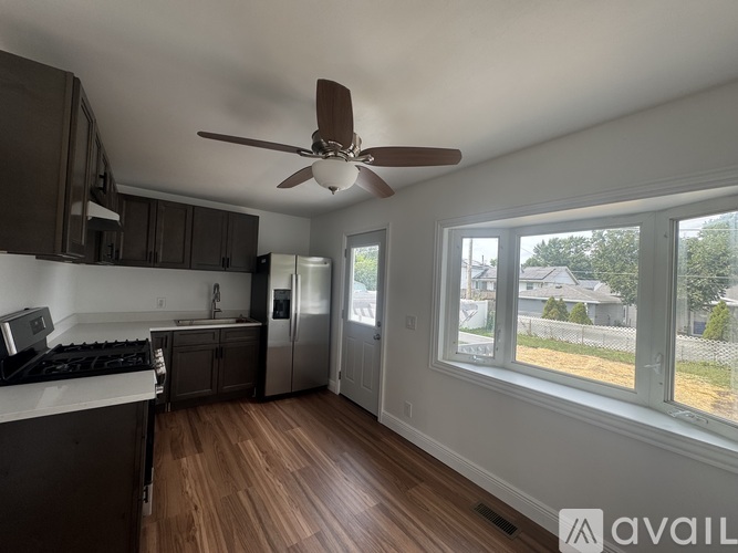 220 Healy Avenue 4 Beds Single Family Home for Rent - Photo gallery 3