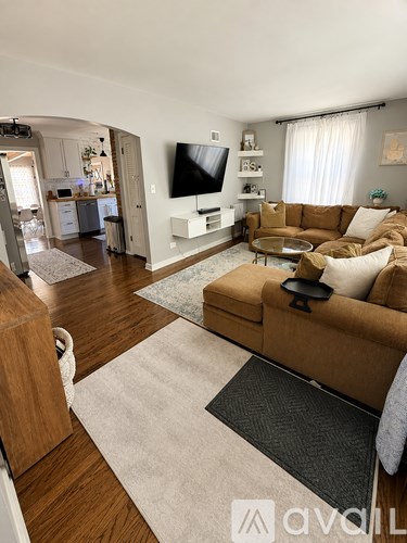 36 North Alfred Avenue 3 Beds Apartment for Rent